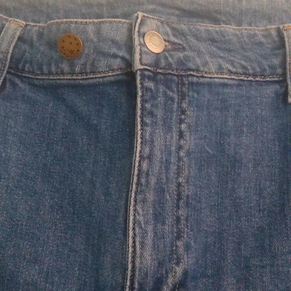 H&M ADJUSTABLE, CUFFED, HIGH WAIST, 4", MOM DENIM JEAN SHORTS - Picture 4 of 9